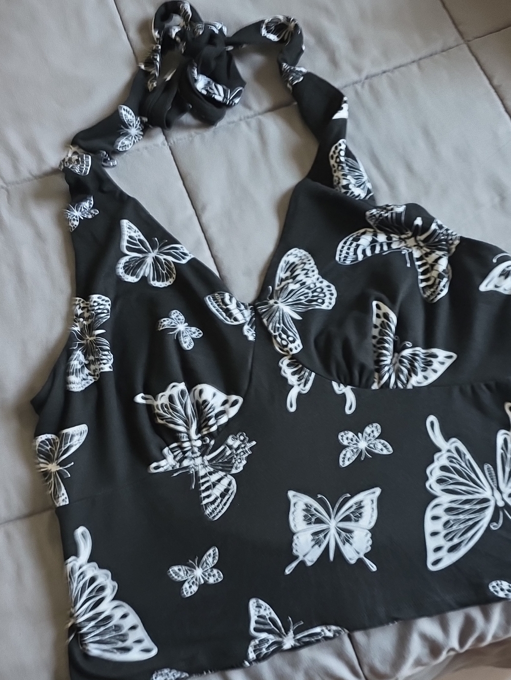 No Boundaries Black and White Elastic Waistband Top
